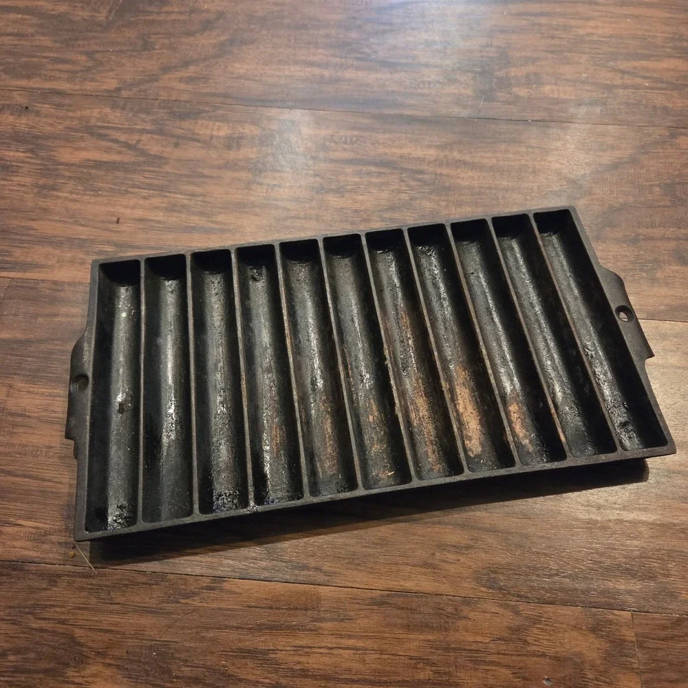 Vintage Cast Iron Cornbread Stick Pan 11 Slot Cornstick Baking Mold Bakeware